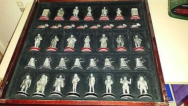 Doctor Who Danbury Mint Chess Set