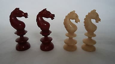 ORIGINAL GEORGE III 1812 ANTIQUE "CATTLE BONE" STAINED CHESS SET ELIZABETH SMITH