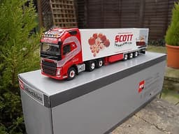WSI SCOTT TRAWLERS VOLVO FH4 GLOBETROTTER XL TAG AXLE & CHEREAU FRIDGE TRAILER