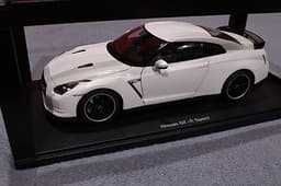 1:18 Nissan GT-R SpecV R35 (White) AUTOart - Rare