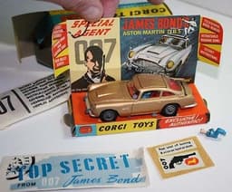 Corgi 261 - 007 James Bond Aston Martin DB5 - mint in original box