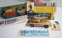 Corgi 261 - 007 James Bond Aston Martin DB5 - mint in original box