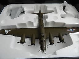 CORGI:"FLYING FORTRESS"-B-17F,"HELL,S ANGELS"BOMBER,"LIMITED EDITION"1/72 scale.