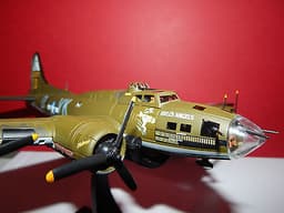 CORGI:"FLYING FORTRESS"-B-17F,"HELL,S ANGELS"BOMBER,"LIMITED EDITION"1/72 scale.