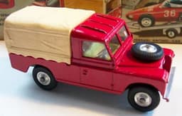 Land Rover and Ferrari Racing Car Gift Set by Corgi Toys