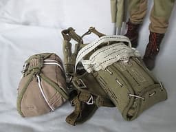 DiD Dragon in Dreams 1/6th scale WWII US Airborne Combat Medic Gilbert Roe