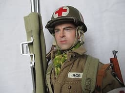 DiD Dragon in Dreams 1/6th scale WWII US Airborne Combat Medic Gilbert Roe