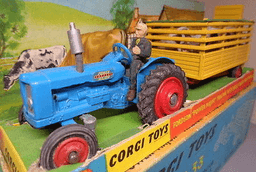 Fordson Power Major Tractor with Beast Carrier Gift Set 33 by Corgi Toys