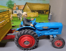 Fordson Power Major Tractor with Beast Carrier Gift Set 33 by Corgi Toys