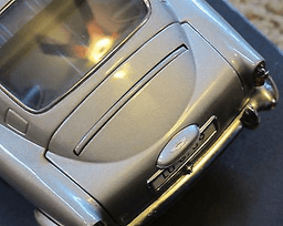 James Bond 007 Aston Martin DB5 Goldfinger by AUTOart