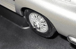 James Bond 007 Aston Martin DB5 Goldfinger by AUTOart