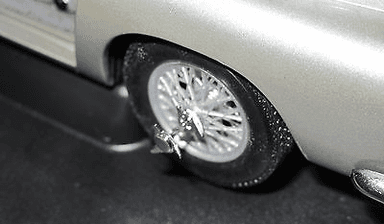 James Bond 007 Aston Martin DB5 Goldfinger by AUTOart