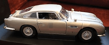 James Bond 007 Aston Martin DB5 Goldfinger by AUTOart