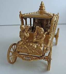 Lesney Large Scale Coronation Coach with KING & QUEEN FIGURES