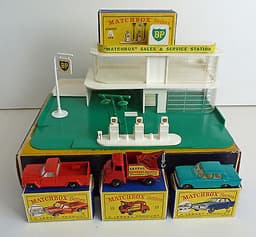 Lesney Matchbox G-9 Service Station Gift Set