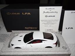 1/18 Lexus LFA (White / Red Interior) - Autoart