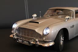 1/8 Aston Martin DB5 James Bond 007