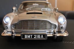 1/8 Aston Martin DB5 James Bond 007