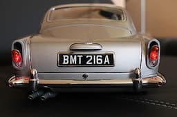 1/8 Aston Martin DB5 James Bond 007
