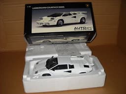 AUTOART 1:18 LAMBORGHINI COUNTACH IN WHITE BRAND NEW MINT SOLD OUT MEGA RARE