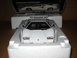 AUTOART 1:18 LAMBORGHINI COUNTACH IN WHITE BRAND NEW MINT SOLD OUT MEGA RARE