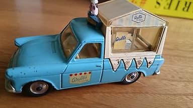 Corgi 474 Ford Anglia Thames Walls Ice Cream Musical, Mint original box + extras