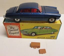Corgi Toys, 238 Jaguar Mk 10 (2)