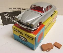 Corgi Toys, 238 Jaguar Mk 10 (3)