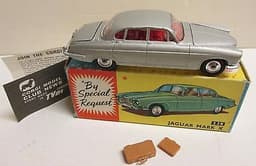 Corgi Toys, 238 Jaguar Mk 10 (3)
