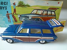 CORGI TOYS 440 FORD CONSUL CORTINA SUPER ESTATE CAR & FIGURES MINT BOXED c.1966