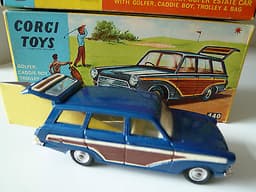 CORGI TOYS 440 FORD CONSUL CORTINA SUPER ESTATE CAR & FIGURES MINT BOXED c.1966