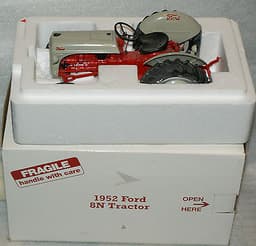 Danbury Mint 1952 Ford 8N Farm Tractor 1:16 Scale Die Cast MIB