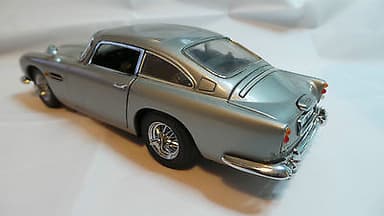 Danbury Mint James Bond Aston Martin DB5 1:24 model