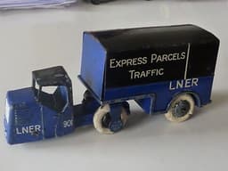 Pre war Dinky 33r LNER Mechanical Horse and Trailer