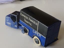 Pre war Dinky 33r LNER Mechanical Horse and Trailer