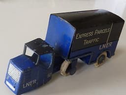 Pre war Dinky 33r LNER Mechanical Horse and Trailer