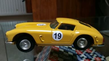 Scalextric ferrari berlinetta yellow superb condition