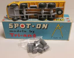 Triang Spot-On, 110/3d A.E.C. with Oil Drum Load rare