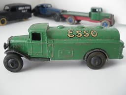 VINTAGE DINKY TOY PETROL TANKER \'ESSO\' 25D