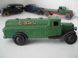 VINTAGE DINKY TOY PETROL TANKER \'ESSO\' 25D