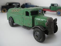 VINTAGE DINKY TOY PETROL TANKER \'ESSO\' 25D