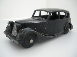VINTAGE DINKY TOY TRIUMPH SALOON CAR