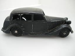 VINTAGE DINKY TOY TRIUMPH SALOON CAR