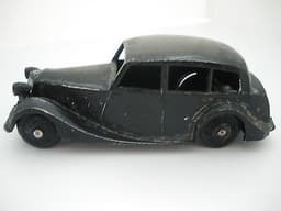 VINTAGE DINKY TOY TRIUMPH SALOON CAR