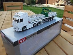 WSI Matt Smart Volvo Globetrotter XL 6x2 with brick trailer. code3 diecast 1/50