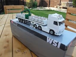 WSI Matt Smart Volvo Globetrotter XL 6x2 with brick trailer. code3 diecast 1/50