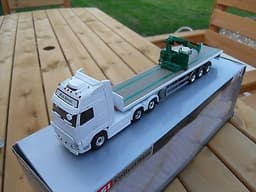 WSI Matt Smart Volvo Globetrotter XL 6x2 with brick trailer. code3 diecast 1/50