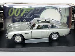 AUTOART 1:18 ASTON MARTIN DB5 WEAPONS / GADGETS JAMES BOND 007 GOLDFINGER RARE