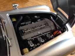 BUILD YOUR OWN JAMES BOND 007 1:8 ASTON MARTIN DB5 CAR MINT FULLY WORKING BUILT