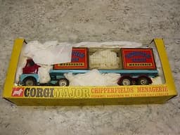 Corgi major 1139 Scammell Handyman mk3 tractor and Chipperfields menagerie